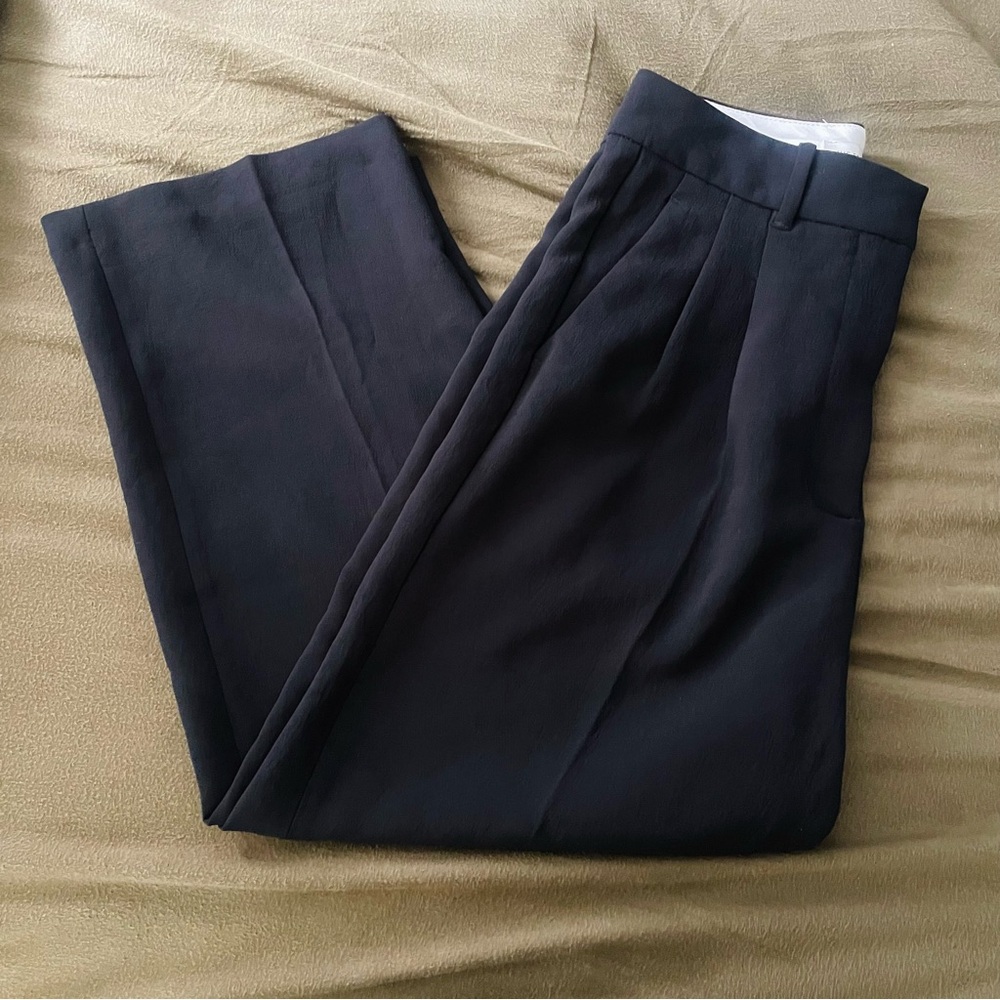 Aritzia The Effortless Pant Cropped in Black